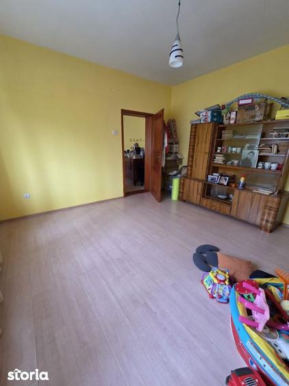 Casă cu 5 camere cu Teren 1800 Mp în Central