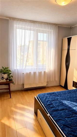 Apartament cu 3 camere decomandat în Florilor