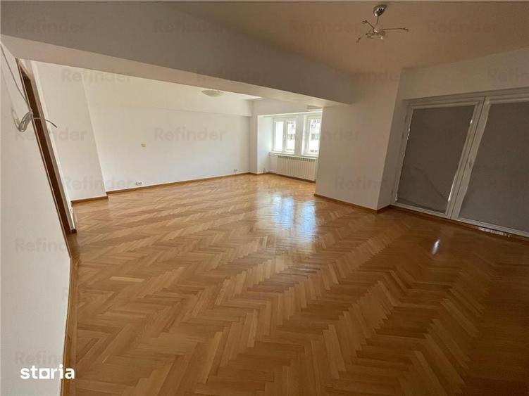 Apartament cu 3 camere decomandat în Centrul Civic