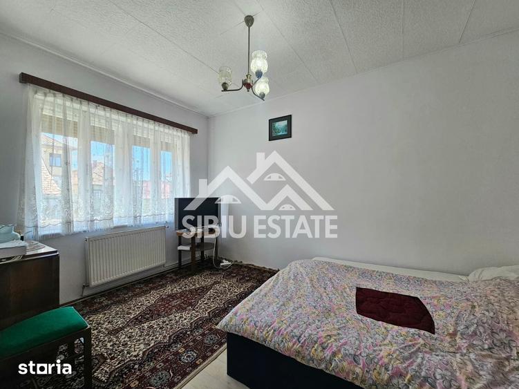 Casă cu 5 camere cu Teren 198 Mp în Central