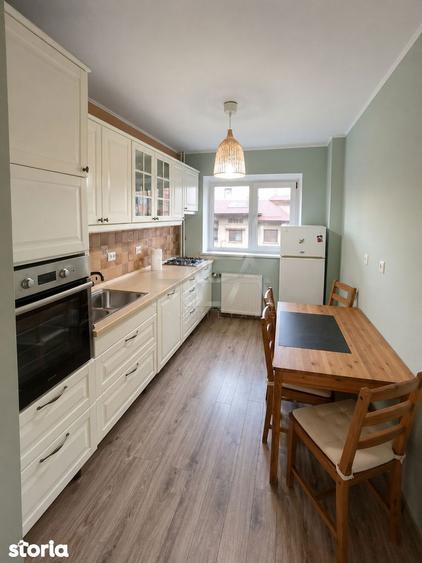 Apartament cu 3 camere semidecomandat în Tei