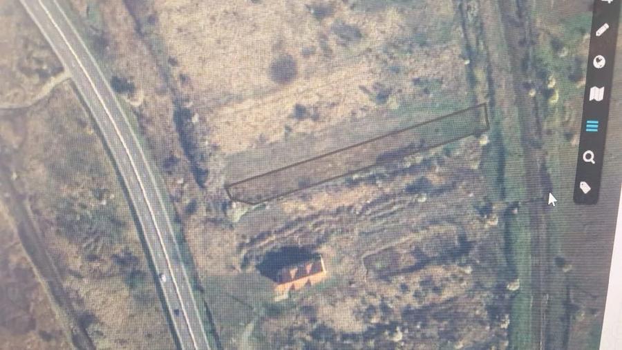 Teren de 7500 mp, în Almăj