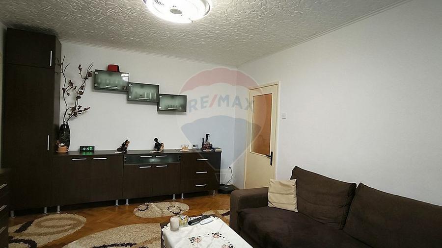 Apartament cu 4 camere semidecomandat în Central