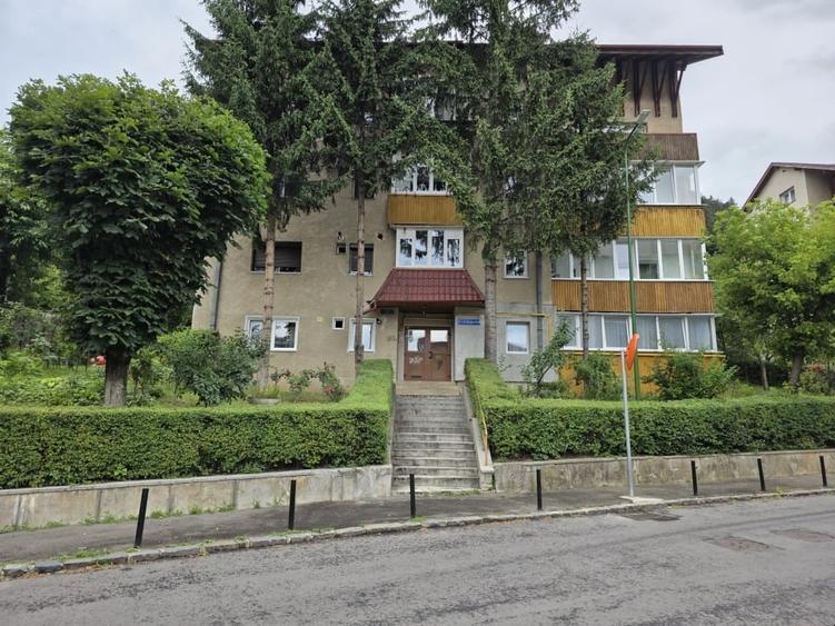 Garsonieră decomandată, mobilată în Răcădău