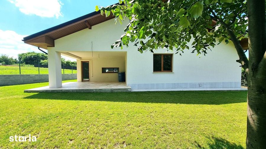 Casă cu 4 camere cu Teren 1000 Mp în Bârnova