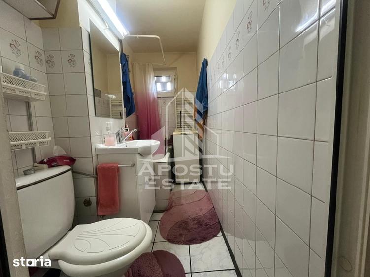 Apartament cu 4 camere semidecomandat în Dacia
