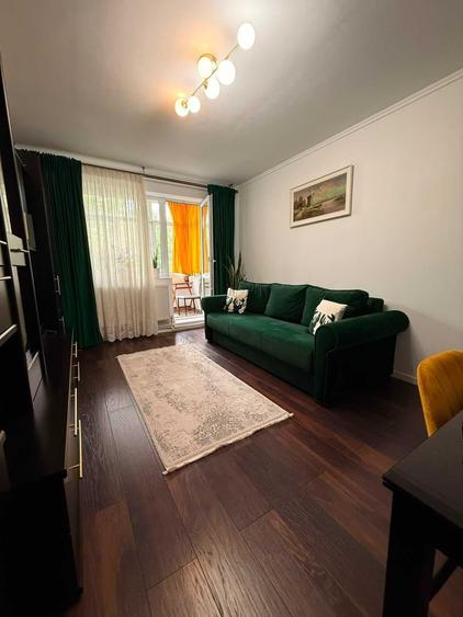 Apartament cu 3 camere decomandat în Podu Roș