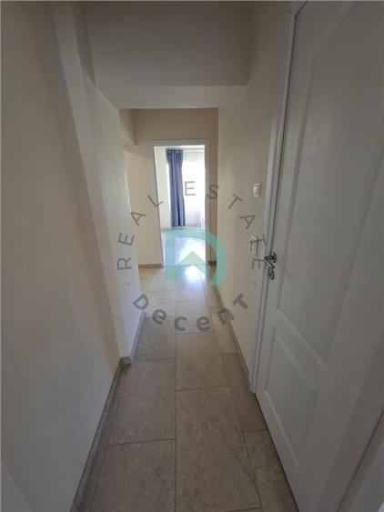 Apartament cu 3 camere decomandat în Răcădău