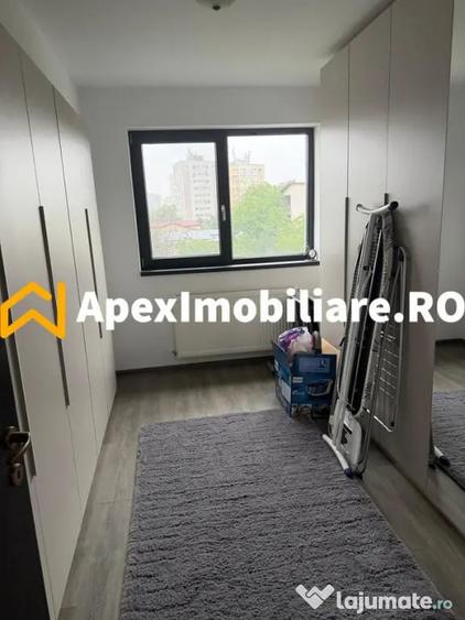 Apartament cu 4 camere decomandat în Titan
