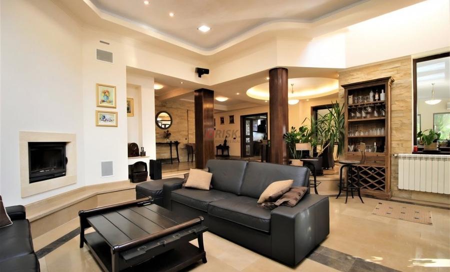 Casă individuală cu 10 camere cu Piscina în Buftea