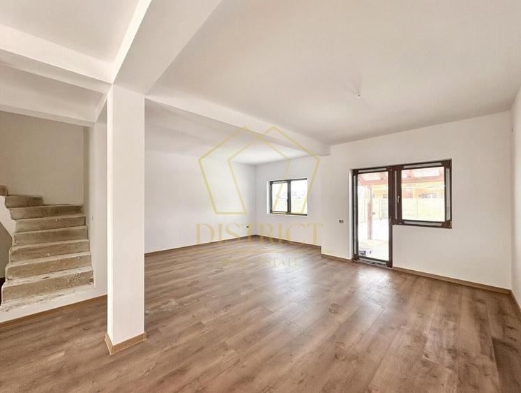 Duplex cu 4 camere cu Canalizare în Moșnița Veche