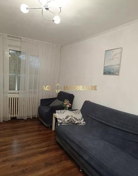 Apartament cu 3 camere decomandat, mobilat în Vitan