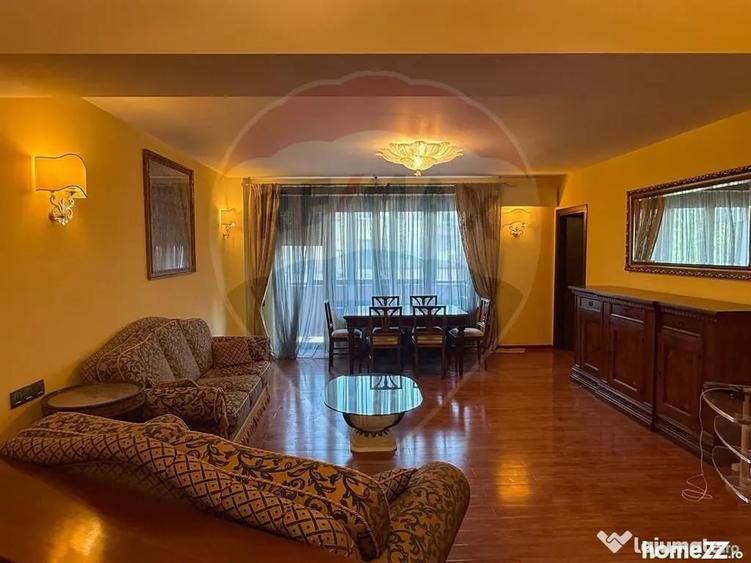 Apartament cu 4 camere semidecomandat în Nordului