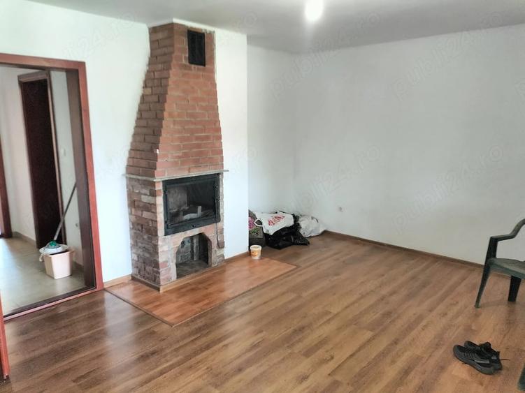 Casă cu Teren 1300 Mp în Dezmir