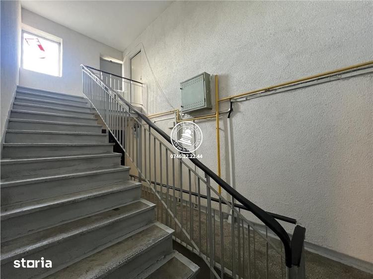 Apartament cu 3 camere decomandat în Nicolina