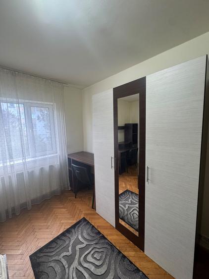 Apartament cu 4 camere decomandat în Zorilor