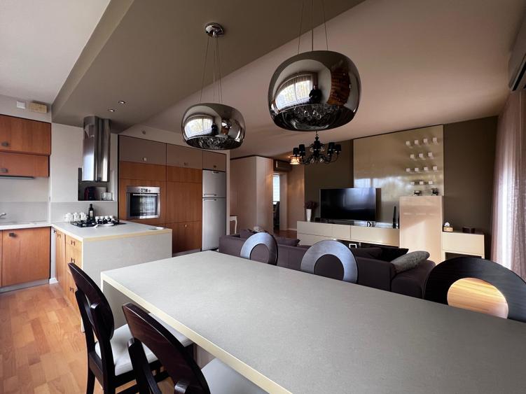 Apartament cu 3 camere decomandat în Lunei