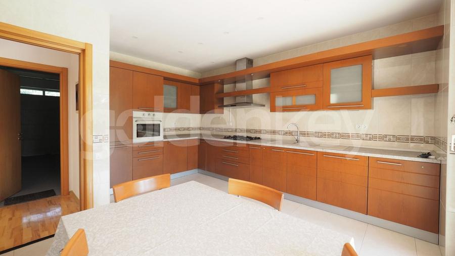 Duplex cu 6 camere cu Piscina în Iancu Nicolae