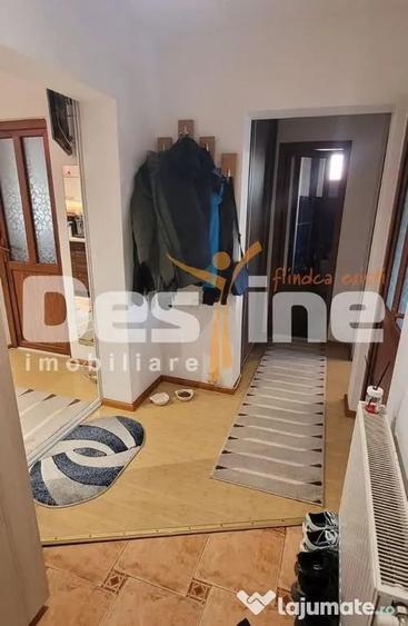 Apartament cu 3 camere decomandat în Craiter