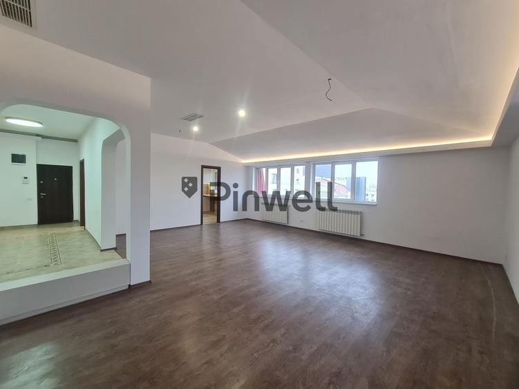 Apartament cu 4 camere decomandat, mobilat în Herăstrău