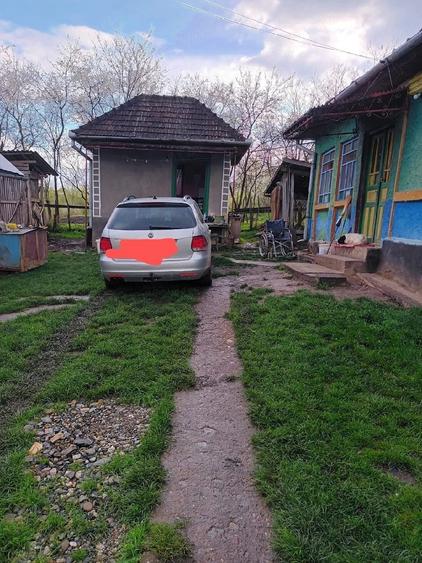 Casă cu 3 camere cu Teren 18000 Mp în Sâmboleni
