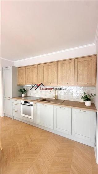 Apartament cu 3 camere semidecomandat, mobilat în Florești