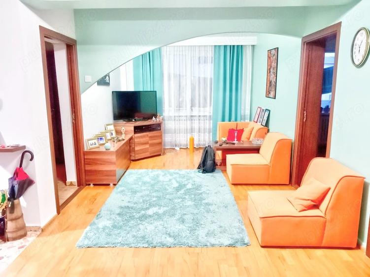 Apartament cu 3 camere decomandat în Central