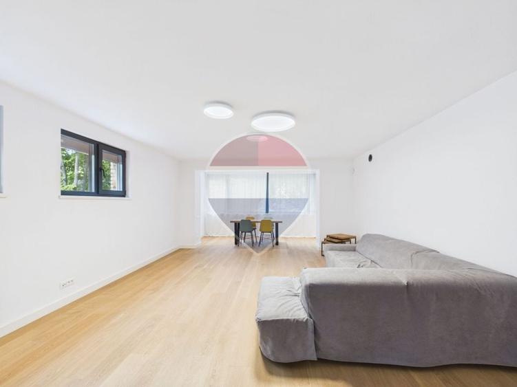 Apartament cu 4 camere decomandat, mobilat în Casin