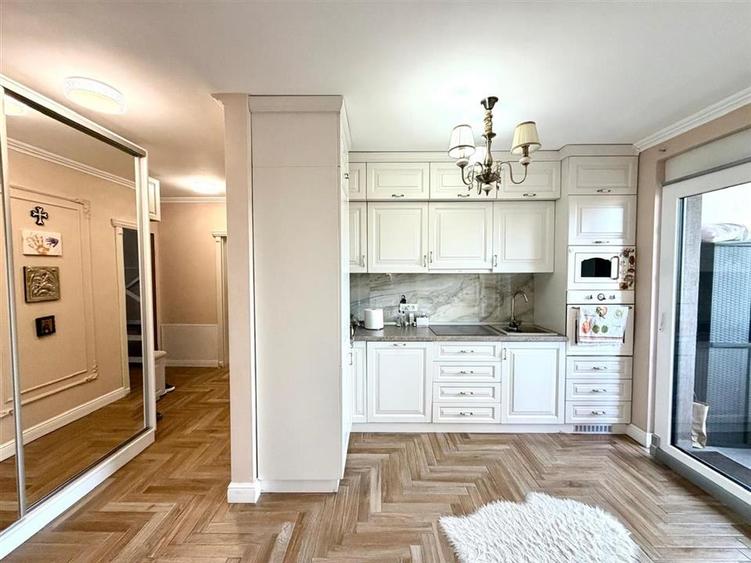 Apartament cu 3 camere decomandat în Central