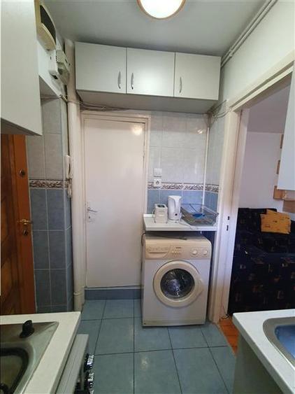 Apartament cu 2 camere semidecomandat, mobilat în Decebal