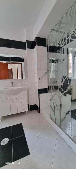 Apartament cu 3 camere decomandat în Dorobanți