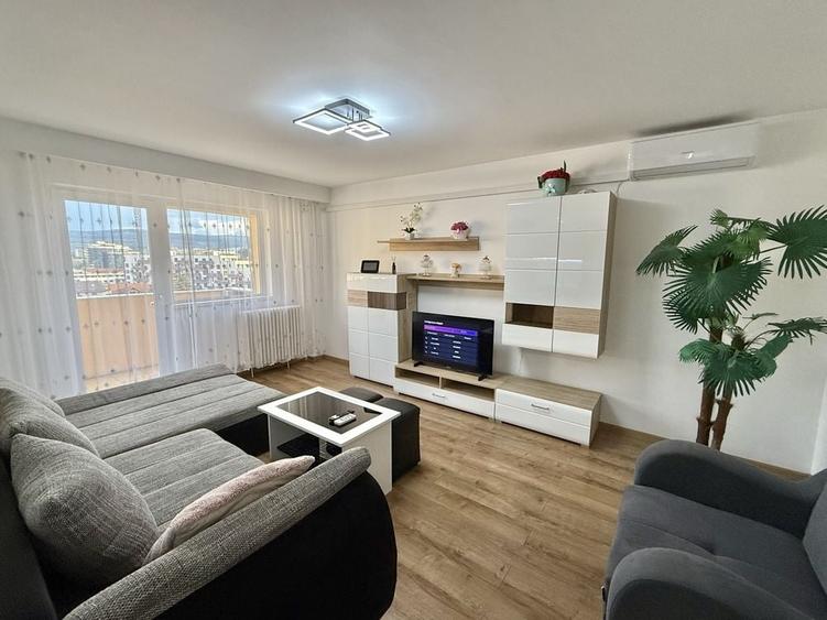 Apartament cu 4 camere decomandat în Aurel Vlaicu
