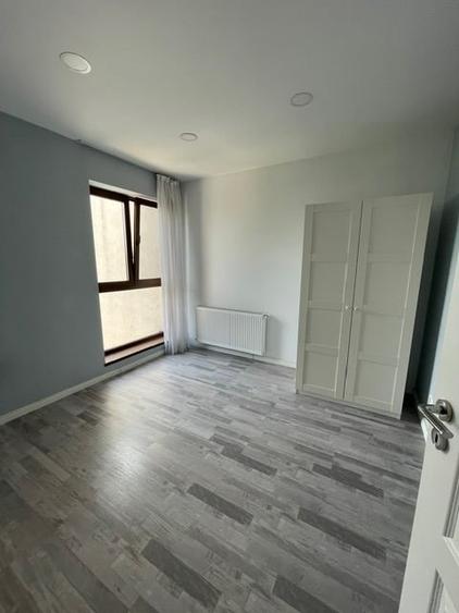 Casă cu 5 camere cu Teren 100 Mp în Central