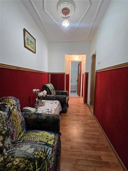 Apartament cu 3 camere decomandat în Nicolina