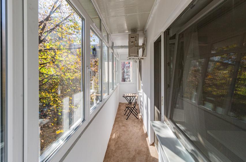 Apartament cu 3 camere decomandat, mobilat în Berceni