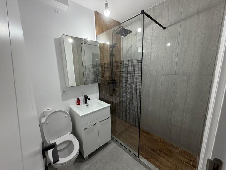 Apartament cu 3 camere semidecomandat în Vatra Luminoasă