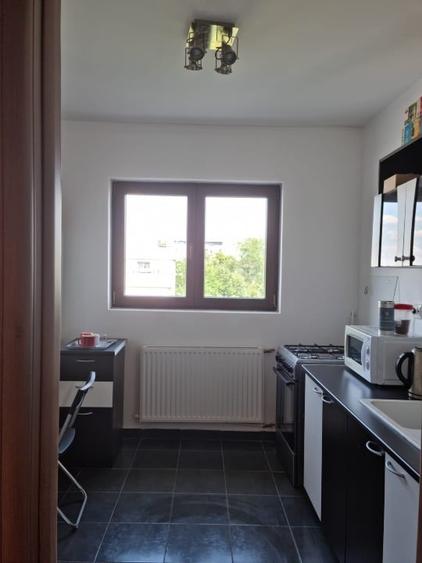 Apartament cu 4 camere decomandat, mobilat în Băneasa