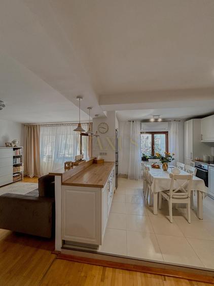 Apartament cu 4 camere semidecomandat, mobilat în Mărăști