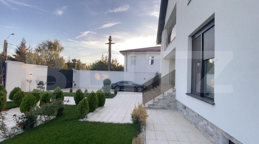 Casă individuală cu 7 camere cu Canalizare în Est