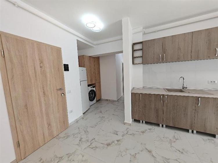 Apartament cu 3 camere decomandat, mobilat în Periferie