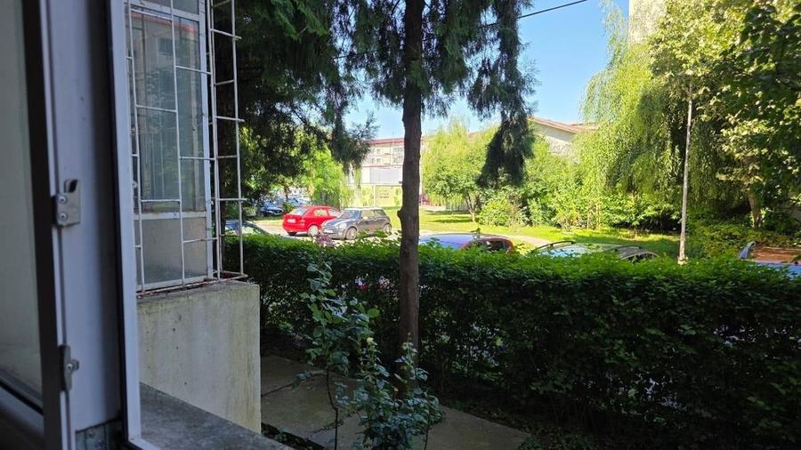 Apartament cu 2 camere semidecomandat în Micro 11