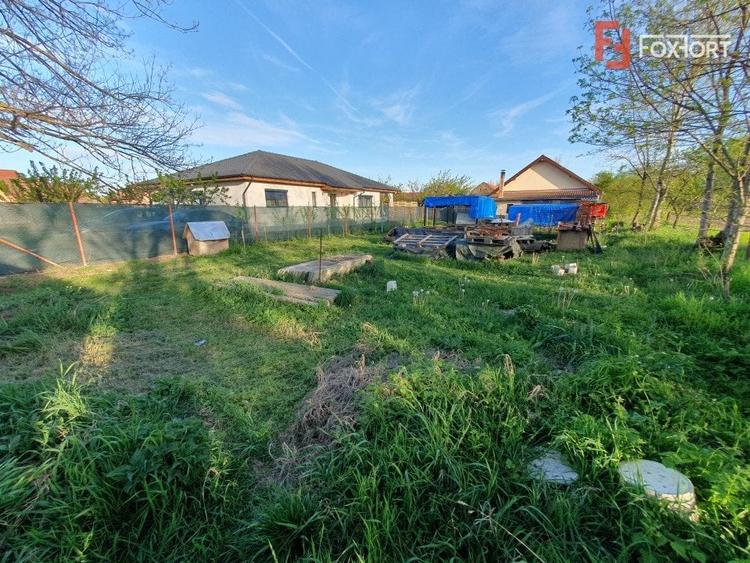 Casă individuală cu 4 camere cu Canalizare în Sânmihaiu Român