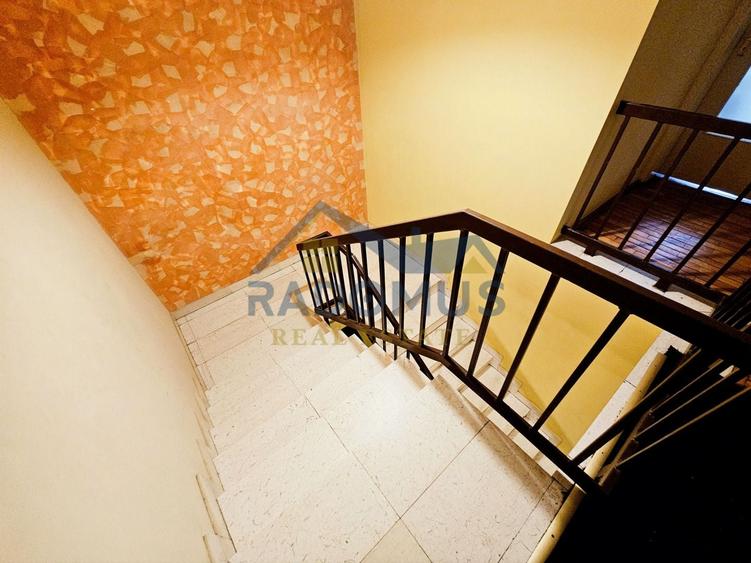 Casă individuală cu 8 camere cu Canalizare în Republicii