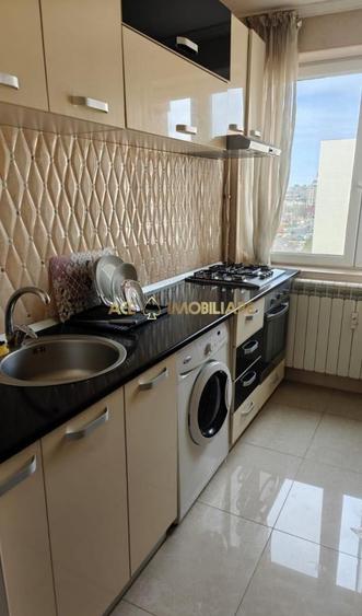 Apartament cu 3 camere semidecomandat, mobilat în P-ța Unirii