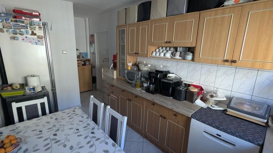 Apartament cu 3 camere semidecomandat în Central