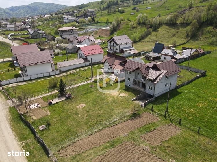 Casă cu 8 camere cu Teren 1143 Mp în Șcheia