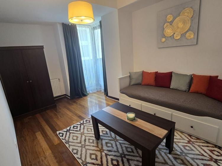 Apartament cu 4 camere decomandat în Herăstrău