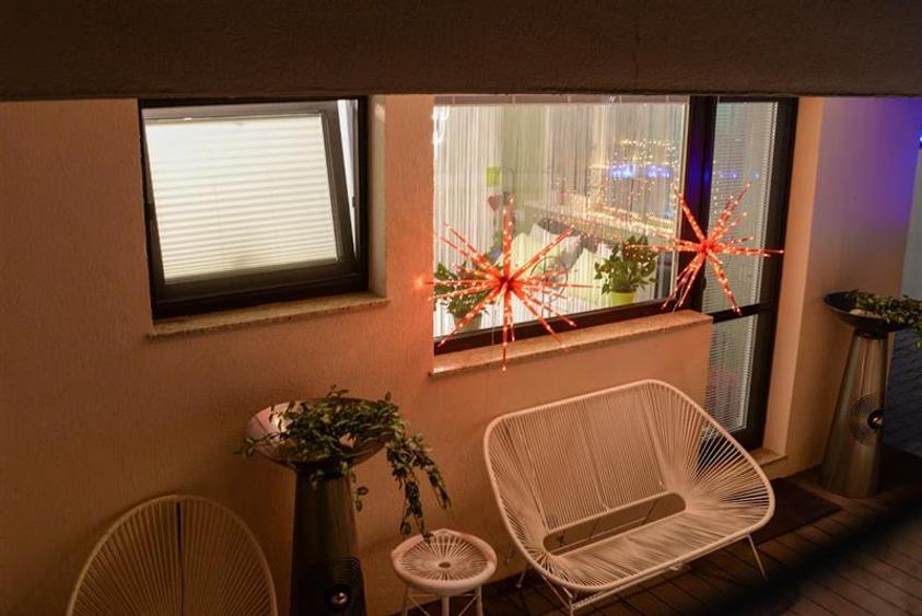 Apartament cu 3 camere semidecomandat, mobilat în Noua