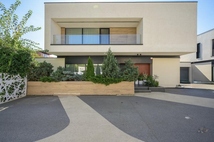 Casă individuală cu 6 camere cu Piscina în Voluntari