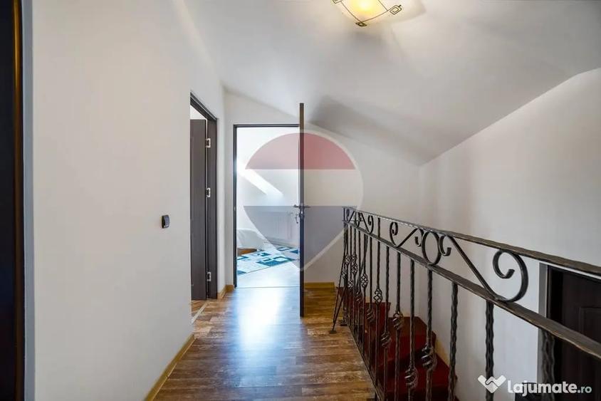 Casă cu 5 camere cu Teren 696 Mp în Vulcan